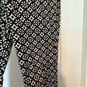 Old Navy Black and White Patterned Ankle Pants
